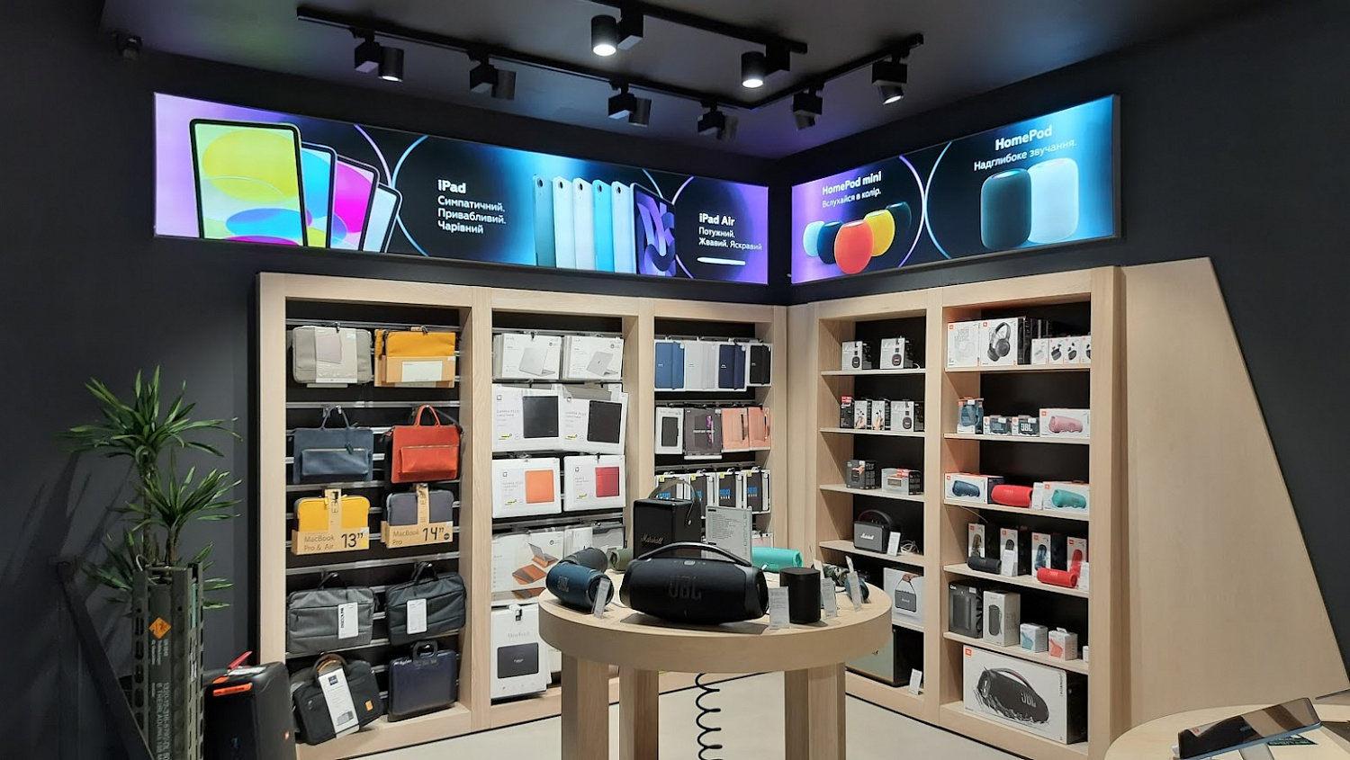 «iStudio» мережа монобрендових магазинів техніки Apple