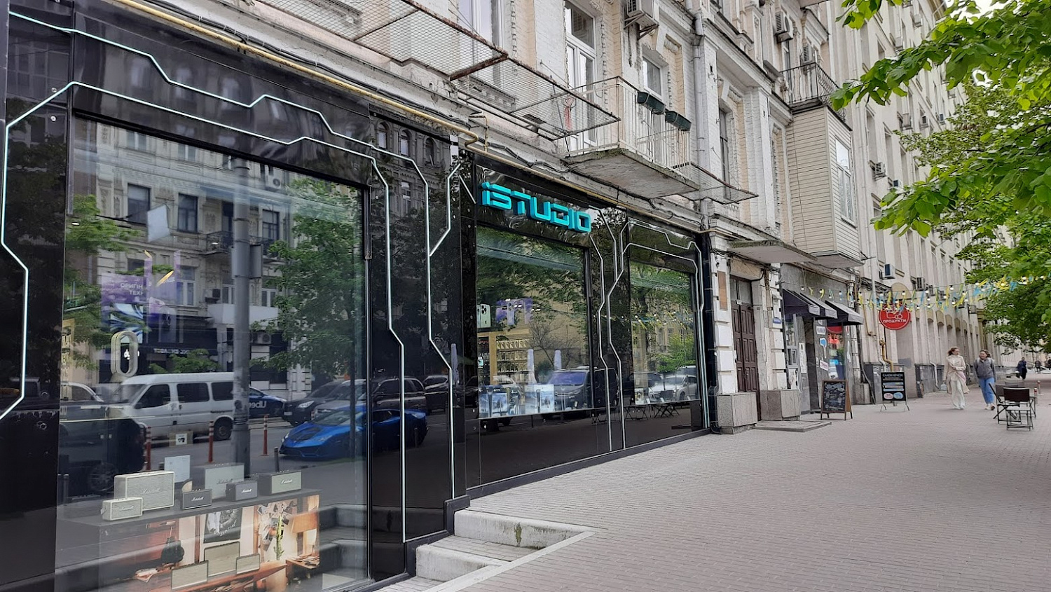 «iStudio» мережа монобрендових магазинів техніки Apple