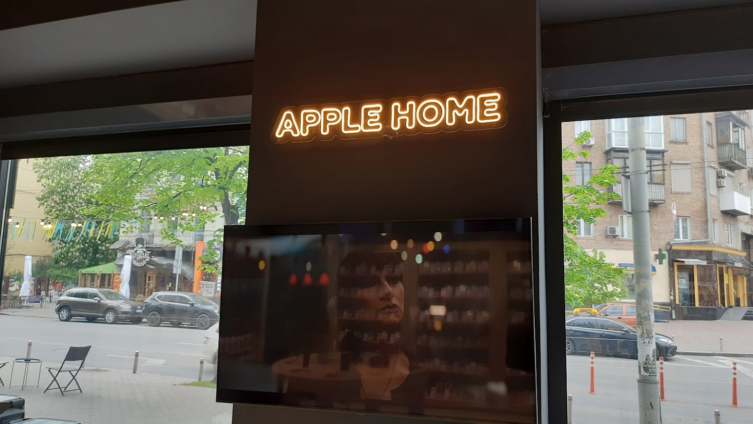 «iStudio» мережа монобрендових магазинів техніки Apple